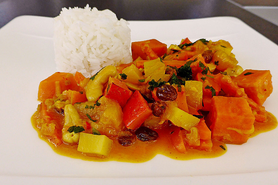 Raffiniertes Curry mit Mango, Kürbis und Cashewkernen