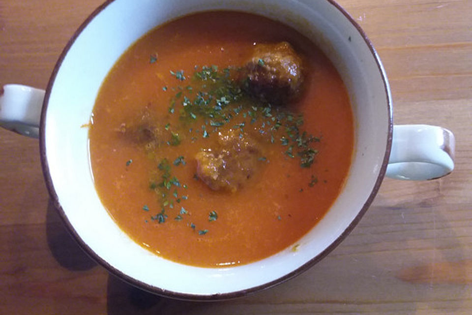 Tomatensuppe mit Hackbällchen nach Hobbit-Art