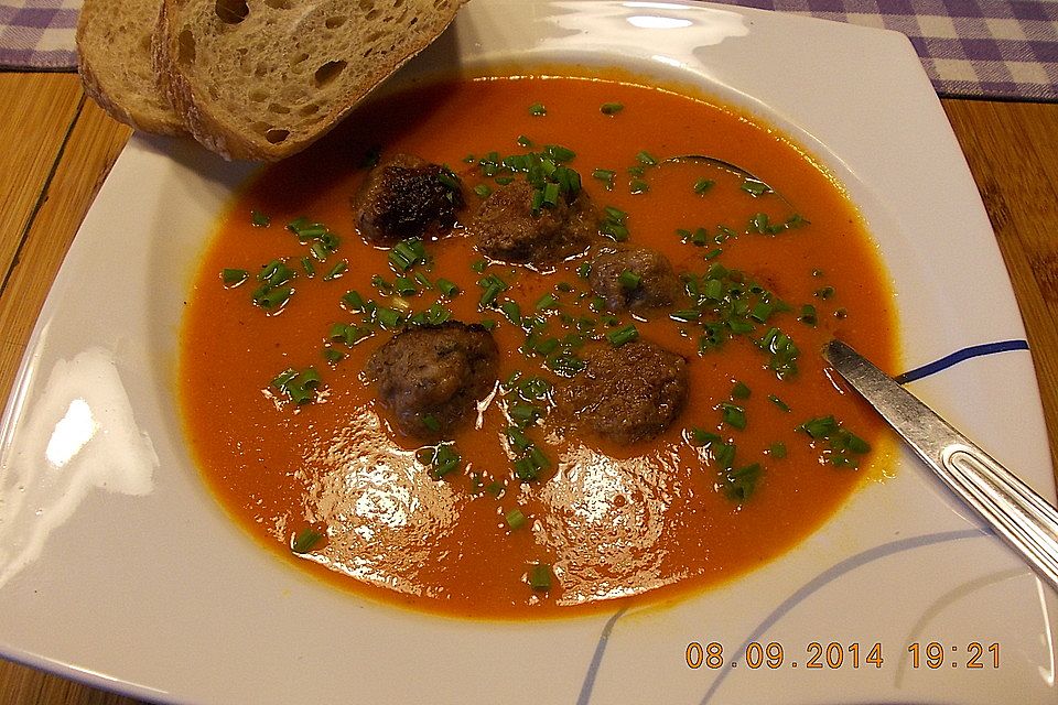 Tomatensuppe mit Hackbällchen nach Hobbit-Art