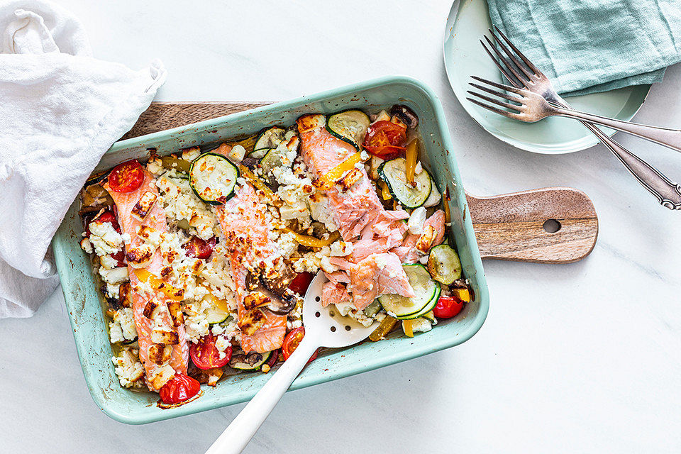 Low-Carb-Lachs mit Ofengemüse