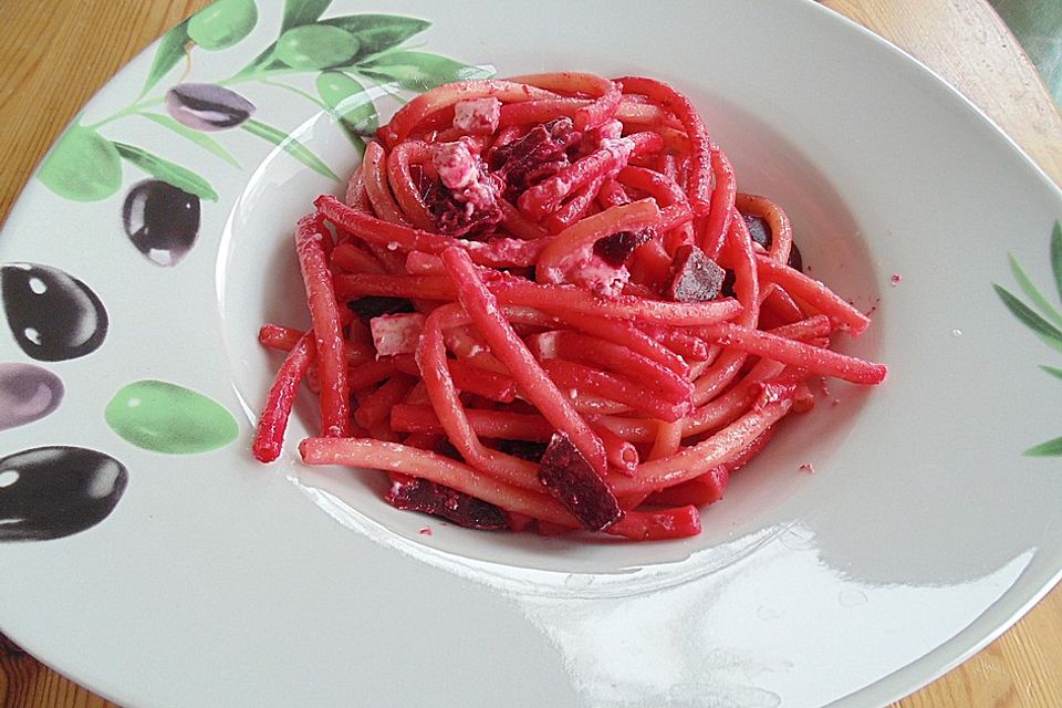 Nudeln mit Rote Bete und Schafskäse Nudeln mit Rote Bete und Schafskäse