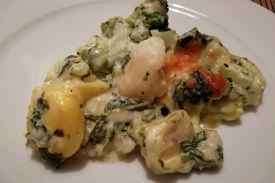 Tortellini-Auflauf mit Brokkoli und Schinken