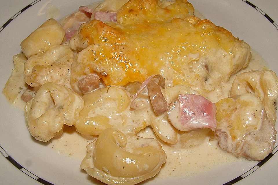 Tortellini-Auflauf mit Brokkoli und Schinken