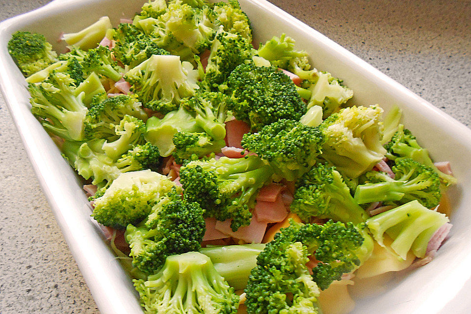 Tortellini-Auflauf mit Brokkoli und Schinken