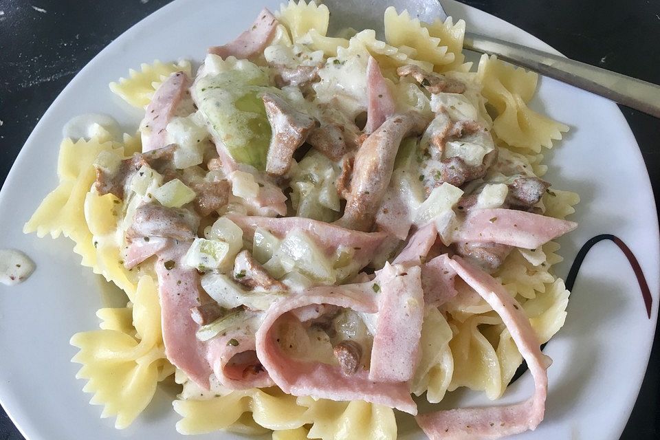 Schinkennudeln mit Pfifferlingen Schinkennudeln mit Pfifferlingen
