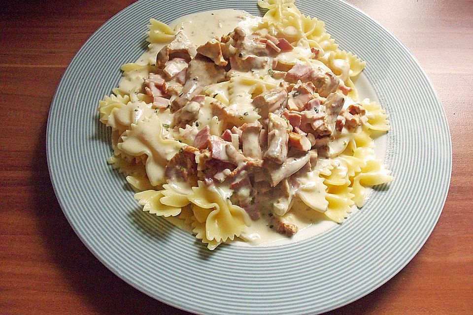Schinkennudeln mit Pfifferlingen Schinkennudeln mit Pfifferlingen