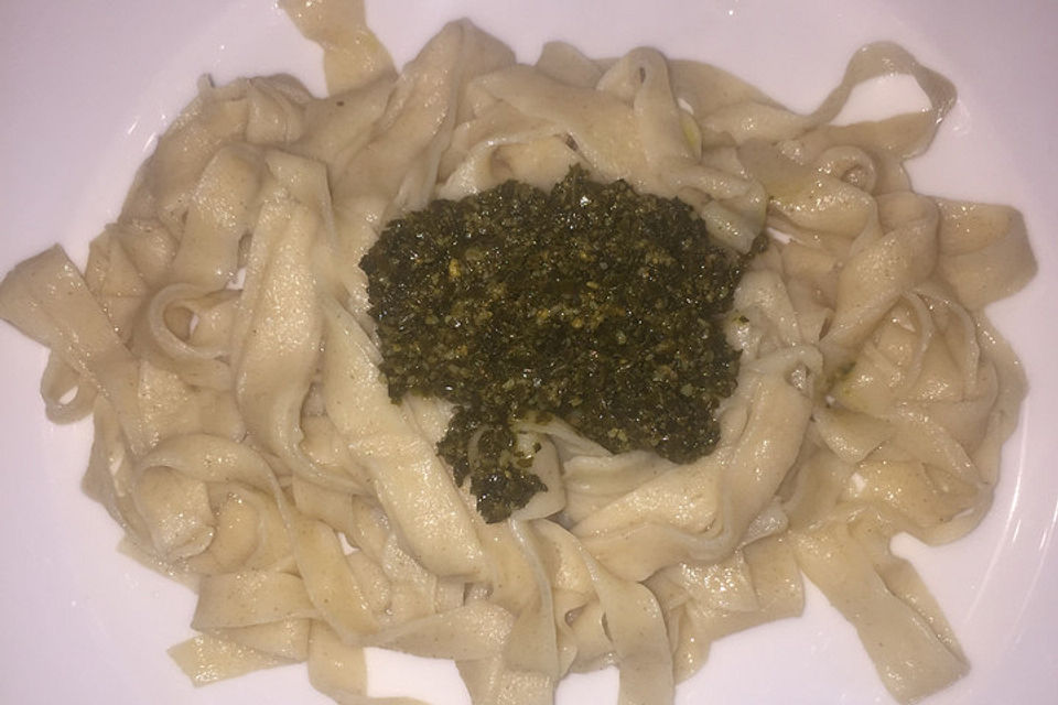 Bandnudeln mit Walnuss - Pesto