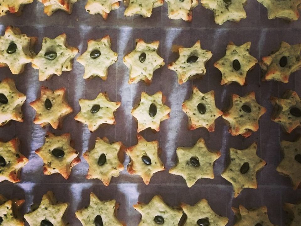 Pistaziensterne mit Ananaskonfitüre| Chefkoch