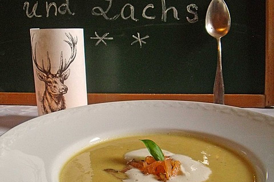 Sellerie-Cremesuppe mit Meerrettich und Lachs