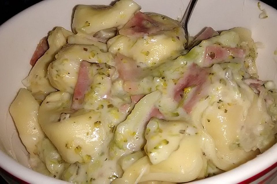 Tortellini mit Käse und Brokkoli