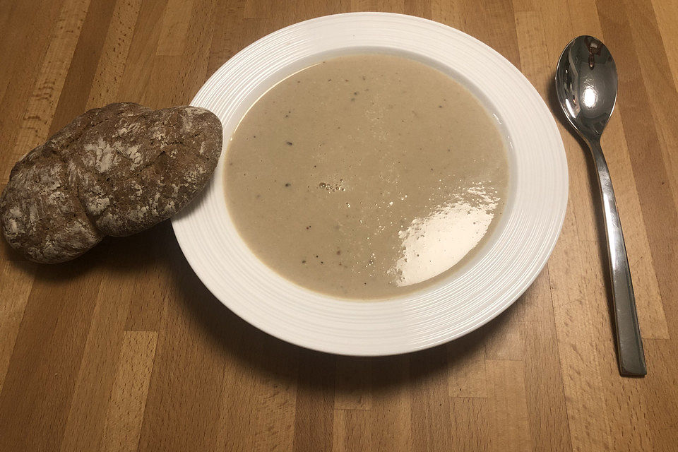 Maronensuppe mit Weißwein und Zimtnote