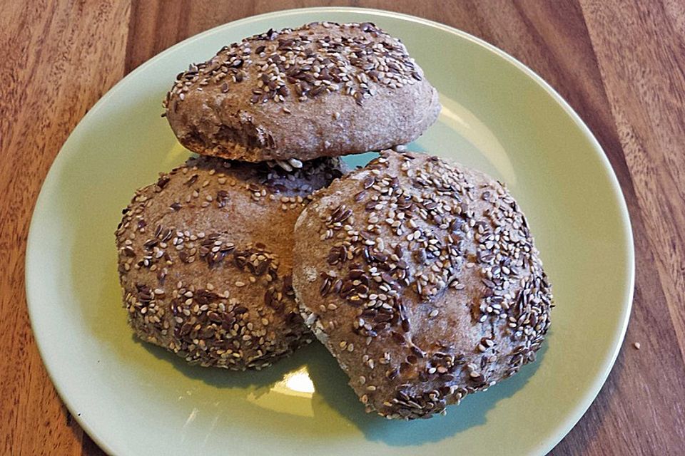 Dinkelbrötchen mit Sonnenblumenkernen, Leinsamen und Sesam