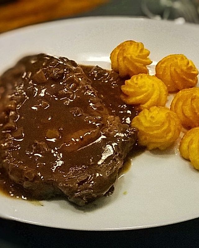 Steak mit Rotwein-Pflaumen-Sauce