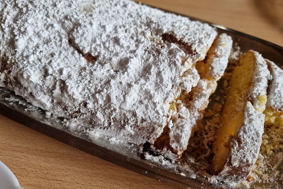 Quarkstollen mit Mandeln