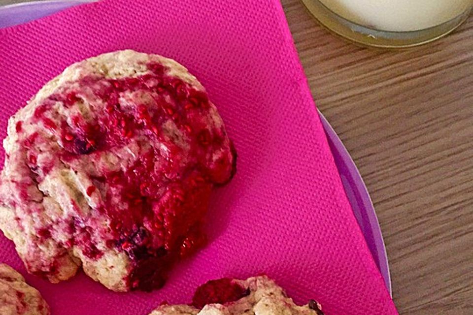 Chocolate Chip Cookies mit Himbeeren