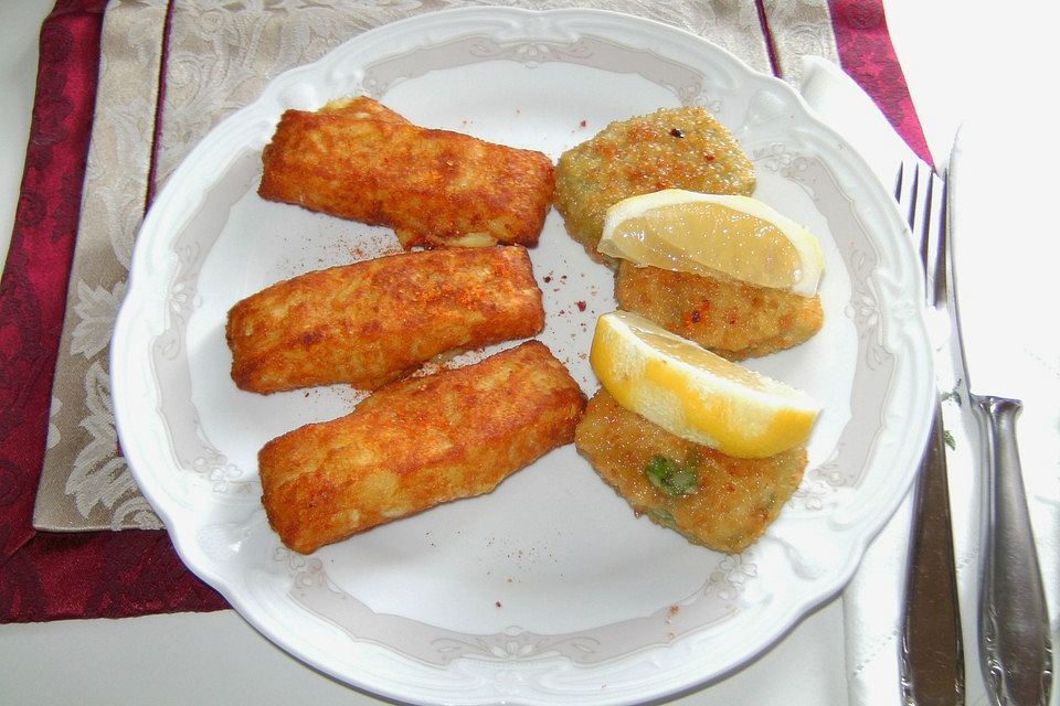 Pikante, frittierte Fischbällchen