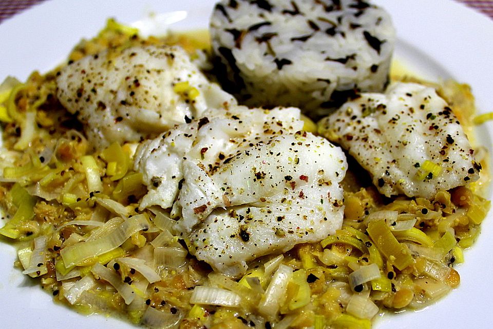 Fischfilet mit roten Linsen und Porree