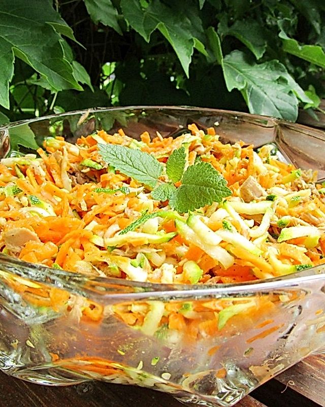 Möhren-Zucchini-Salat mit Thunfisch