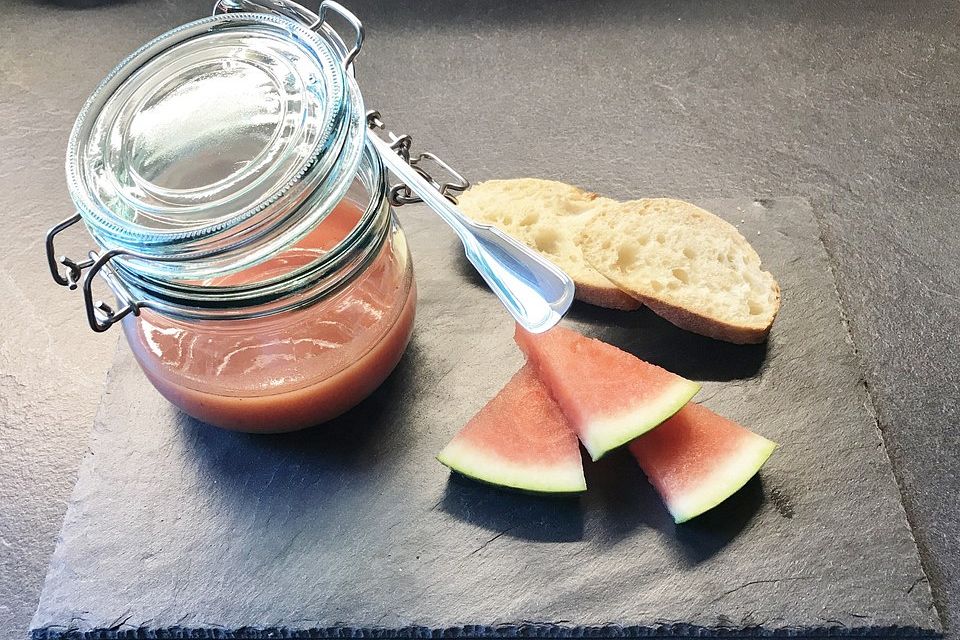 Wassermelonen-Granatapfel-Gazpacho