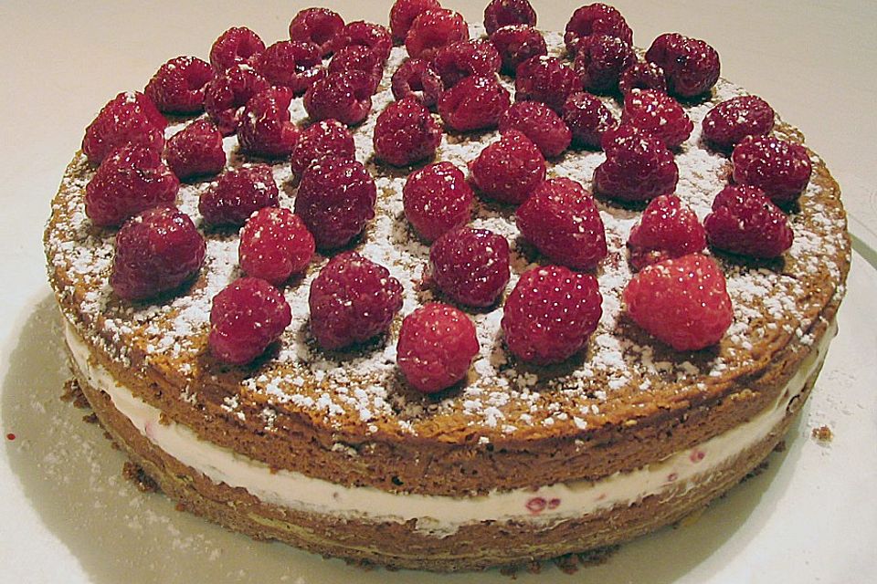 Schoko - Torte mit Himbeeren