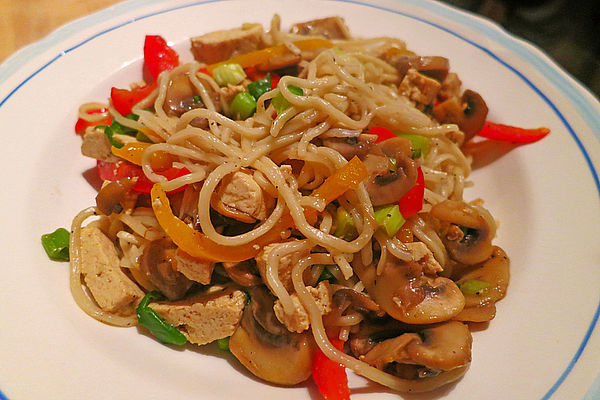 Asiatische Gemüsenudeln mit Tofu von Molina29 | Chefkoch