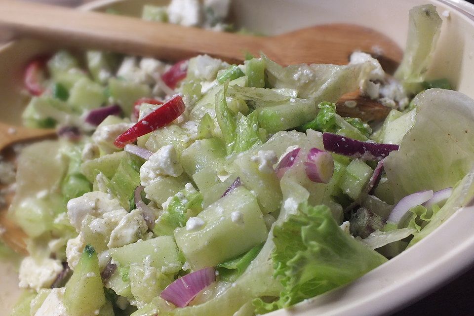 Mediterraner Tomaten - Gurkensalat mit Feta