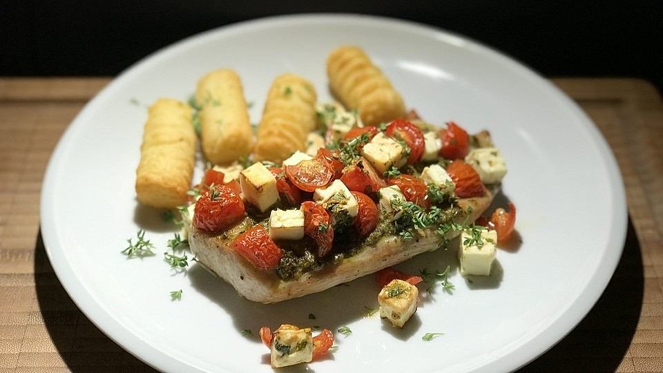 Putensteaks mit Tomaten-Feta-Kruste und Kroketten von sunda| Chefkoch