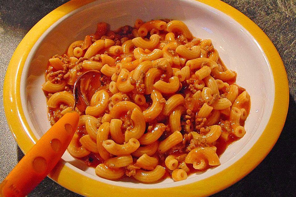 Hörnchennudeln mit Hackfleisch-Tomatensoße