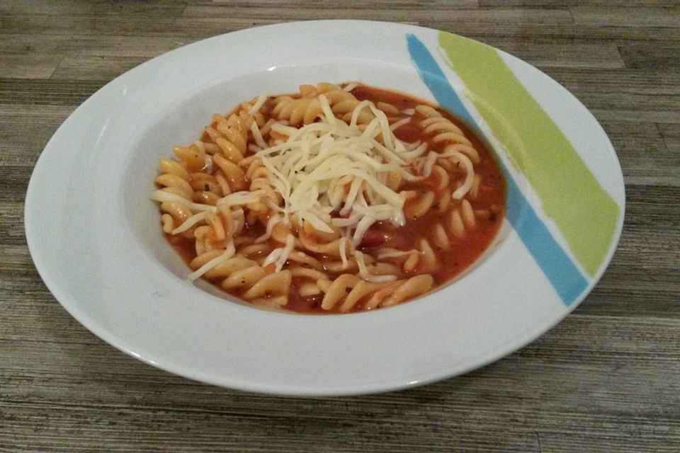 Hörnchennudeln mit Hackfleisch-Tomatensoße