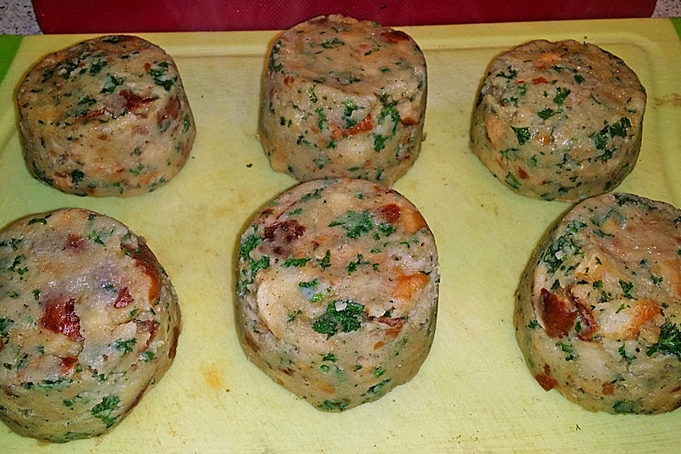 Muffinknödel - Semmelknödel - Serviettenknödel aus der Mikrowelle