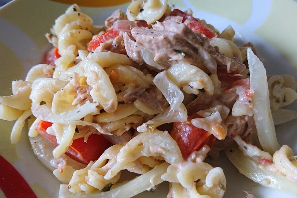 Spaghetti mit Tunfisch-Tomaten-Fenchelsauce