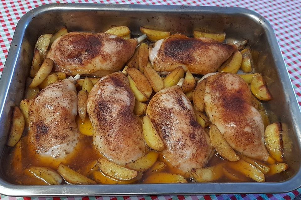 Kartoffelpfanne mit Hähnchenschenkeln