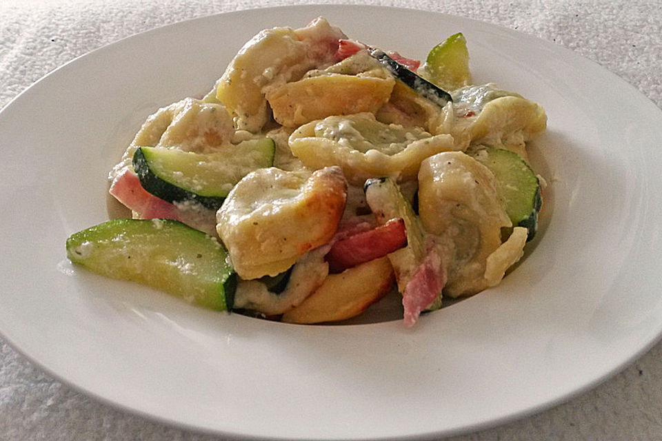 Gebackene Tortellini mit Schinken & Zucchini