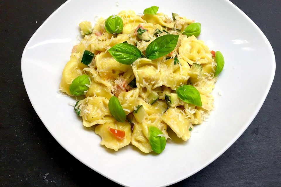 Gebackene Tortellini mit Schinken & Zucchini