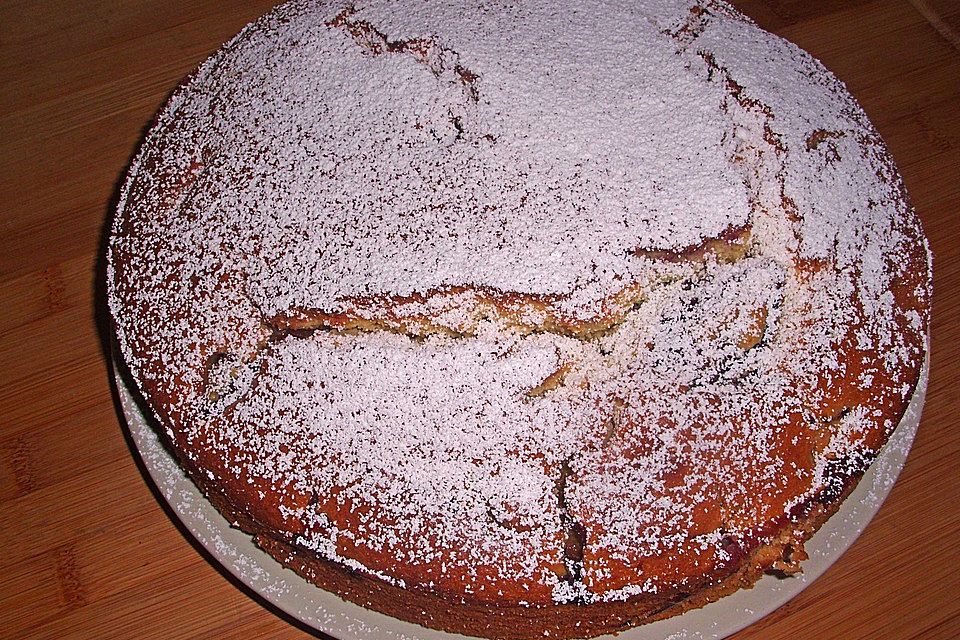 Eierlikörkuchen mit Äpfeln