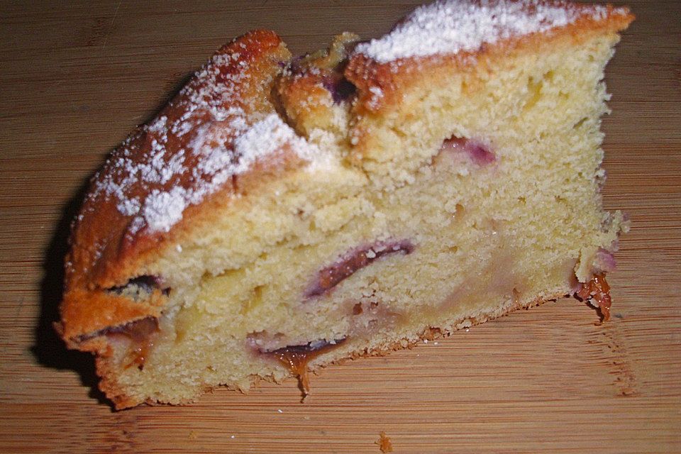 Eierlikörkuchen mit Äpfeln