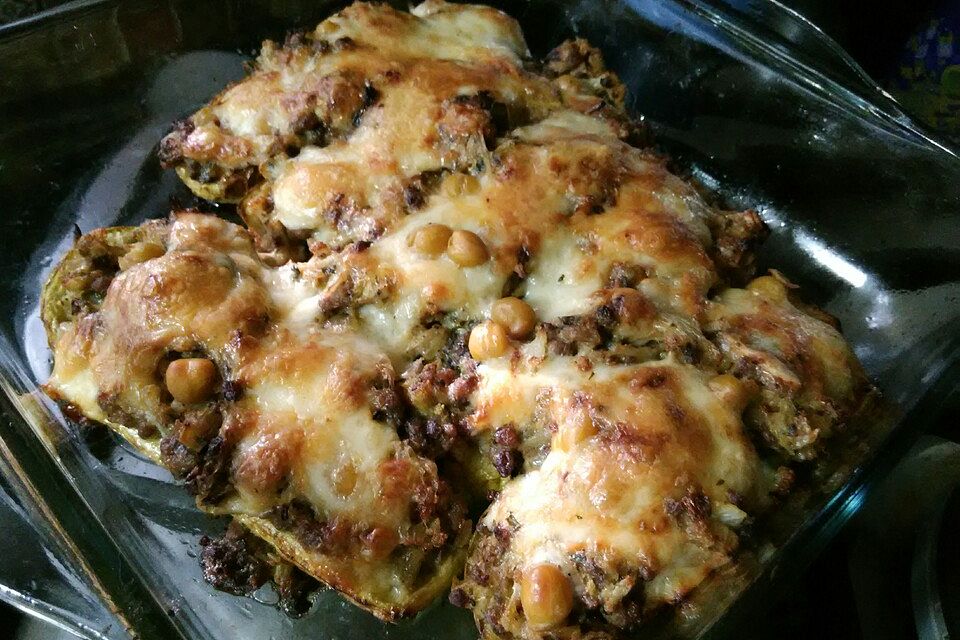 Zucchini mit Blumenkohl-Hackfleischfüllung