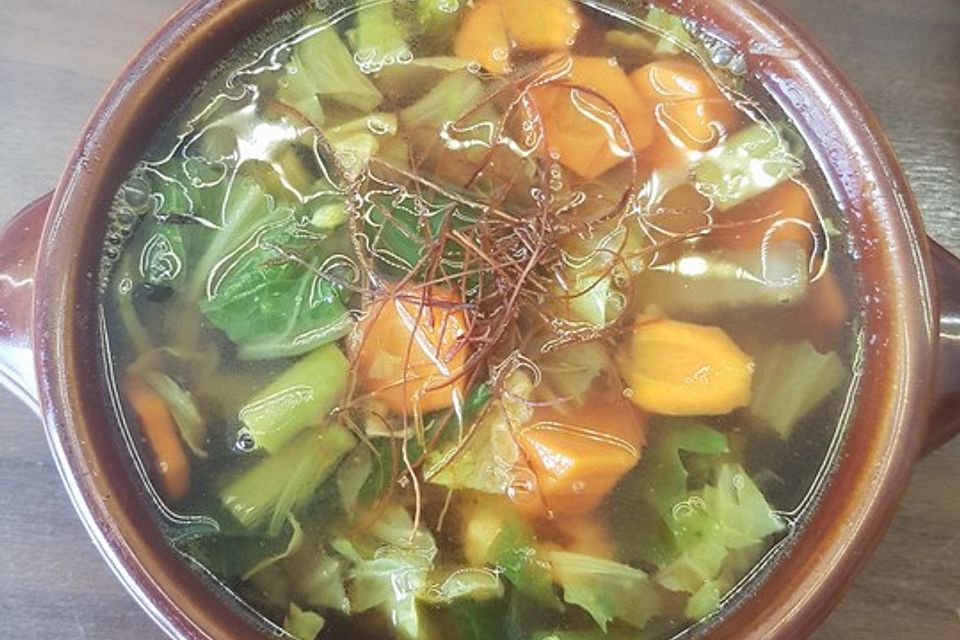 Chinesische Pak-Choi-Chinakohl Suppe