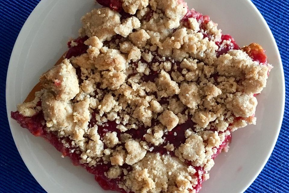 Apfel-Himbeer-Blechkuchen mit Streuseln