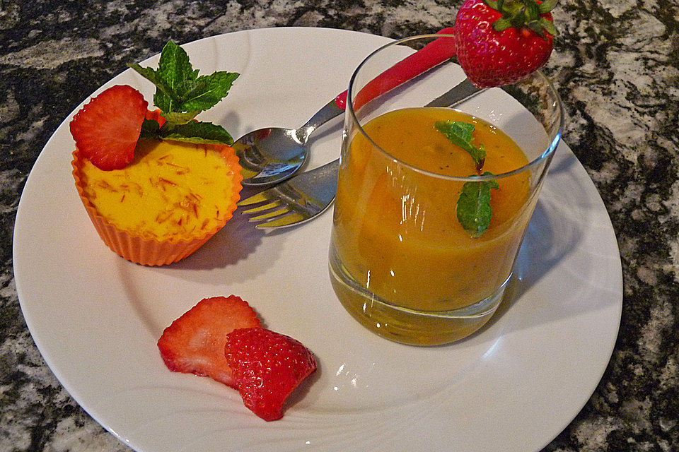 Safran Panna cotta mit Mango-Maracuja Salsa