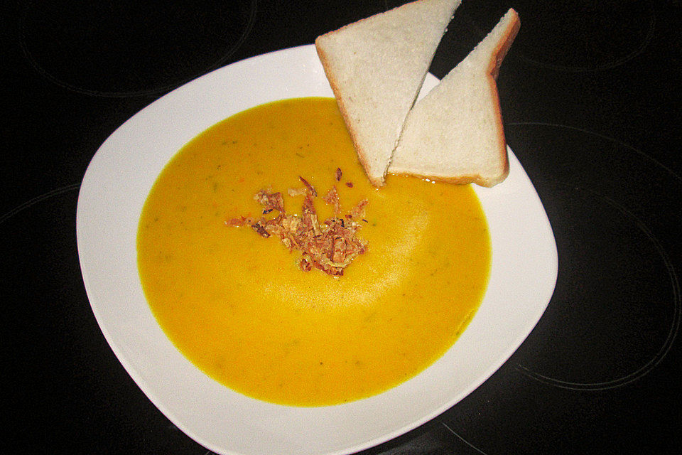 Veggie_Bärs Kartoffel-Kürbis-Cremesuppe mit Röstzwiebeln