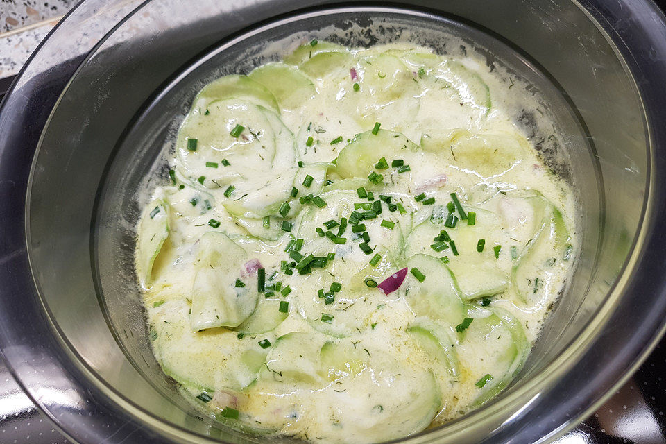 Gurkensalat mit Frischkäse-Dressing