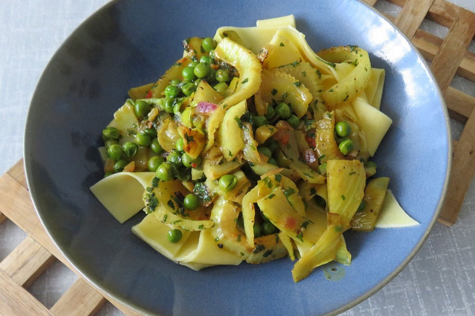 Pasta mit Fenchel und Erbsen