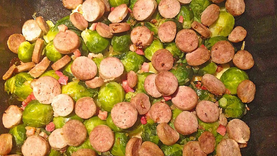 Rosenkohlauflauf mit Bratwurst von dorette1com Rosenkohlauflauf mit Bratwurst von dorette1com