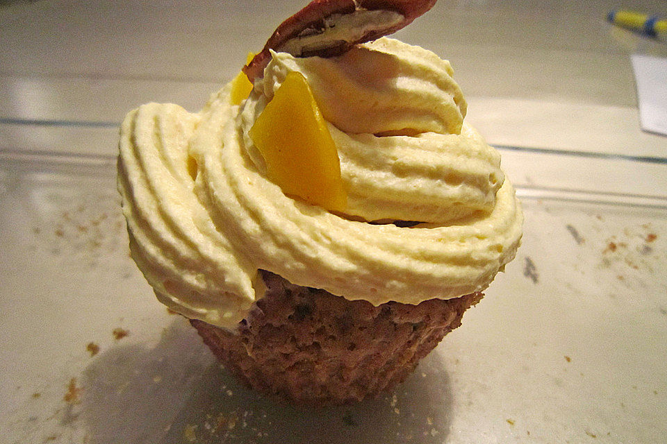 Pekan Cupcakes mit Mango-Topping