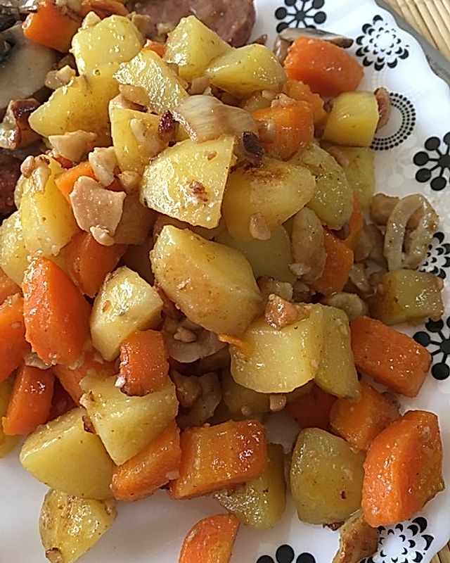 Vegane Möhren-Kartoffel-Pfanne mit Ingwer