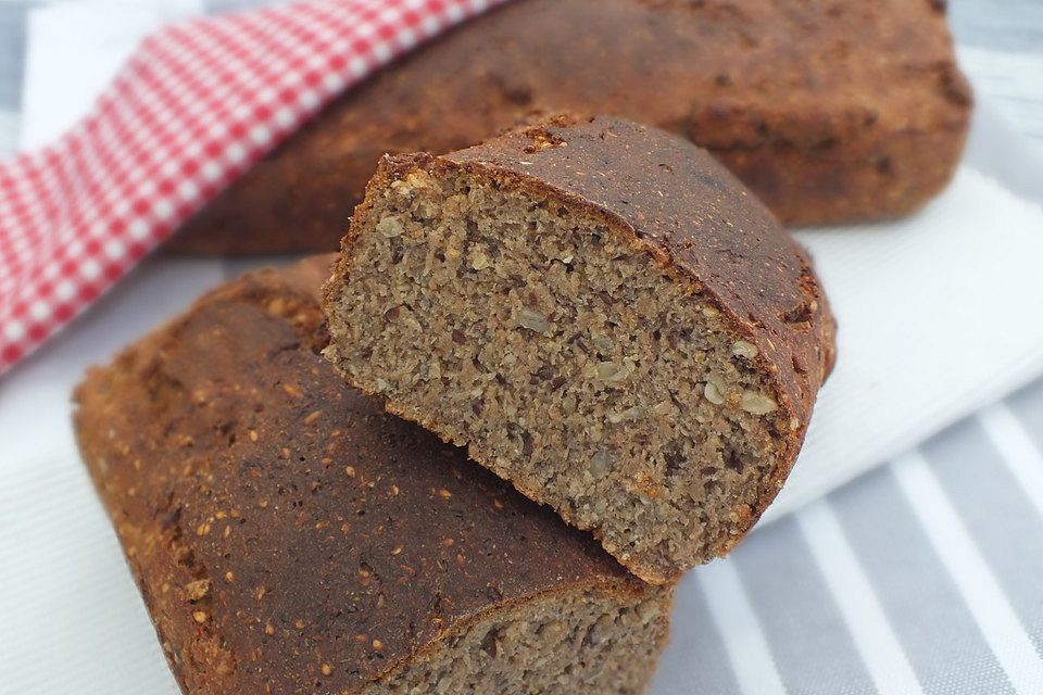 Schwarzbrot aus Sauerteig