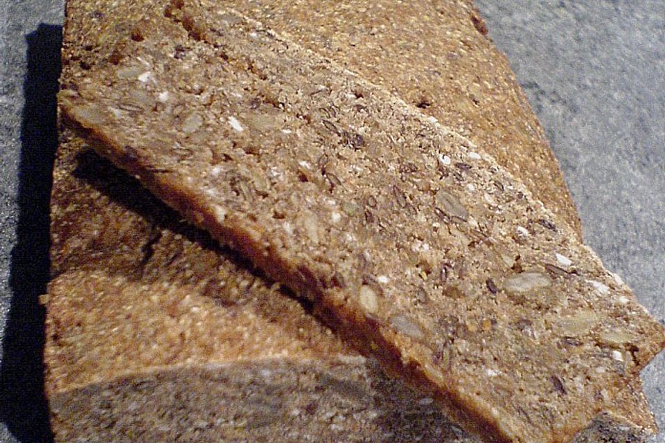 Schwarzbrot aus Sauerteig