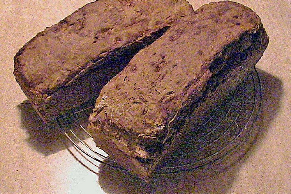 Schwarzbrot aus Sauerteig