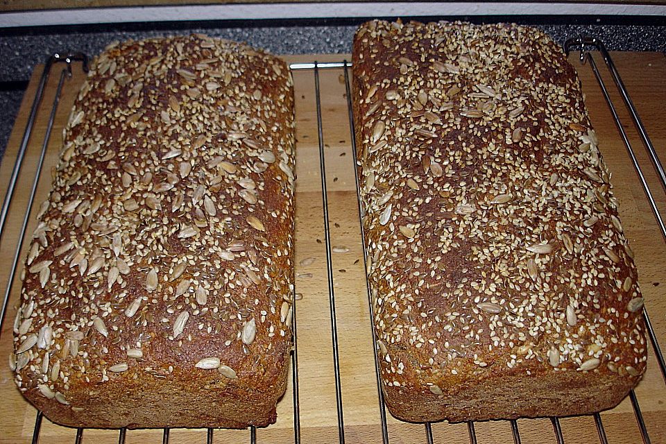 Schwarzbrot aus Sauerteig